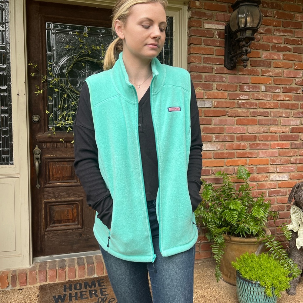 Vineyard vines sea form green vest